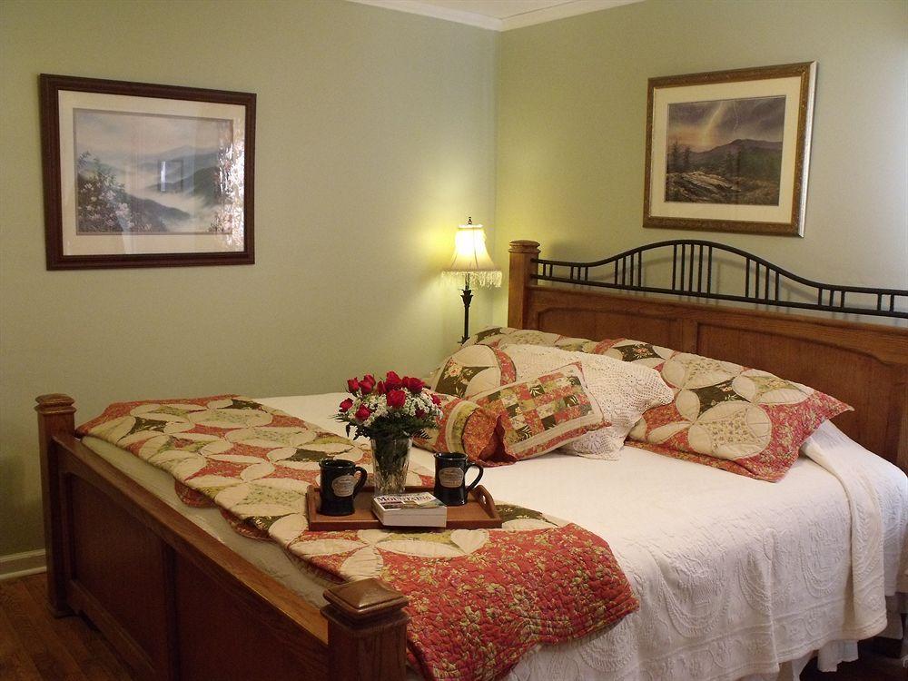 Hemlock Inn Blowing Rock Bagian luar foto