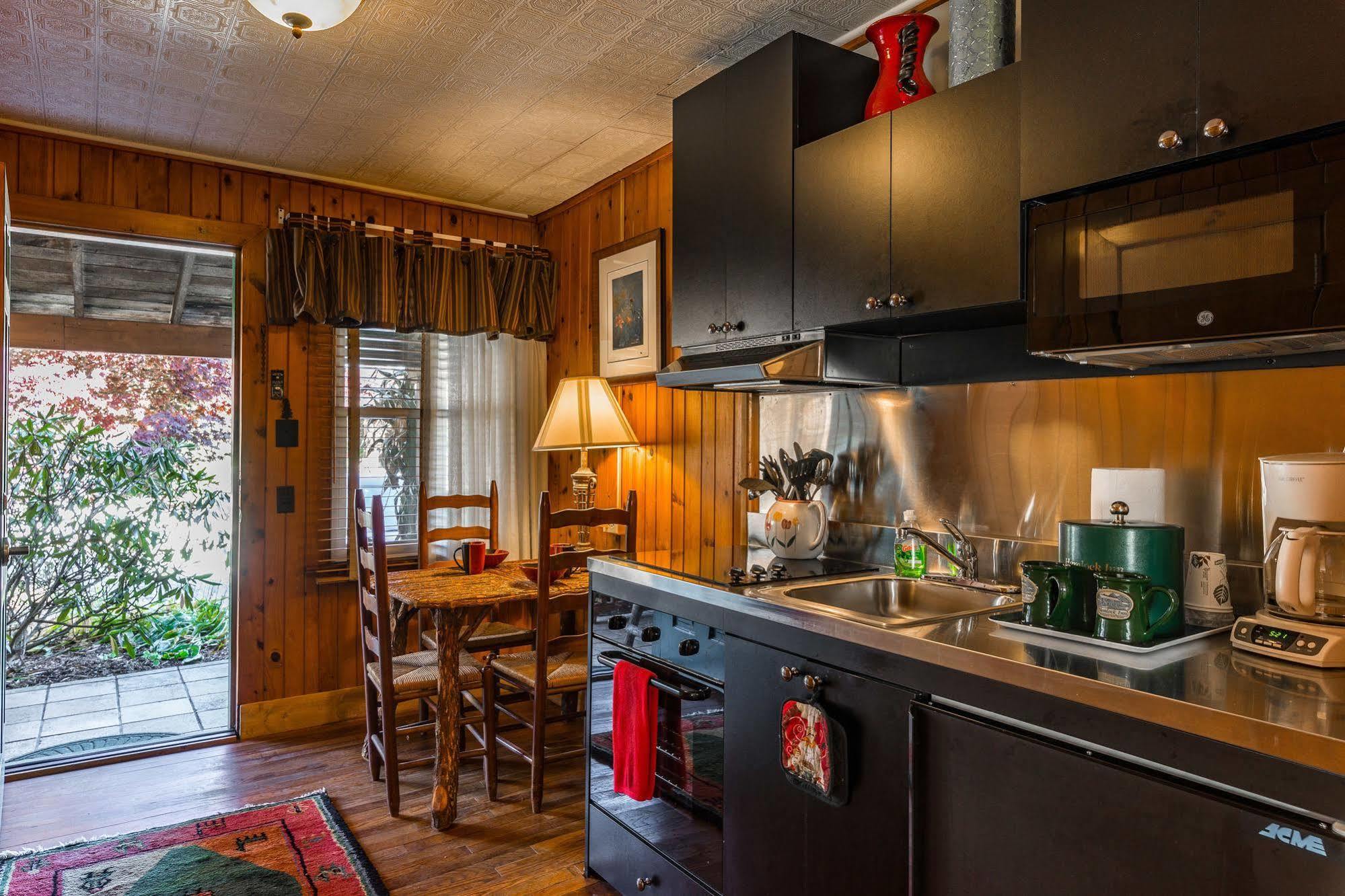 Hemlock Inn Blowing Rock Bagian luar foto