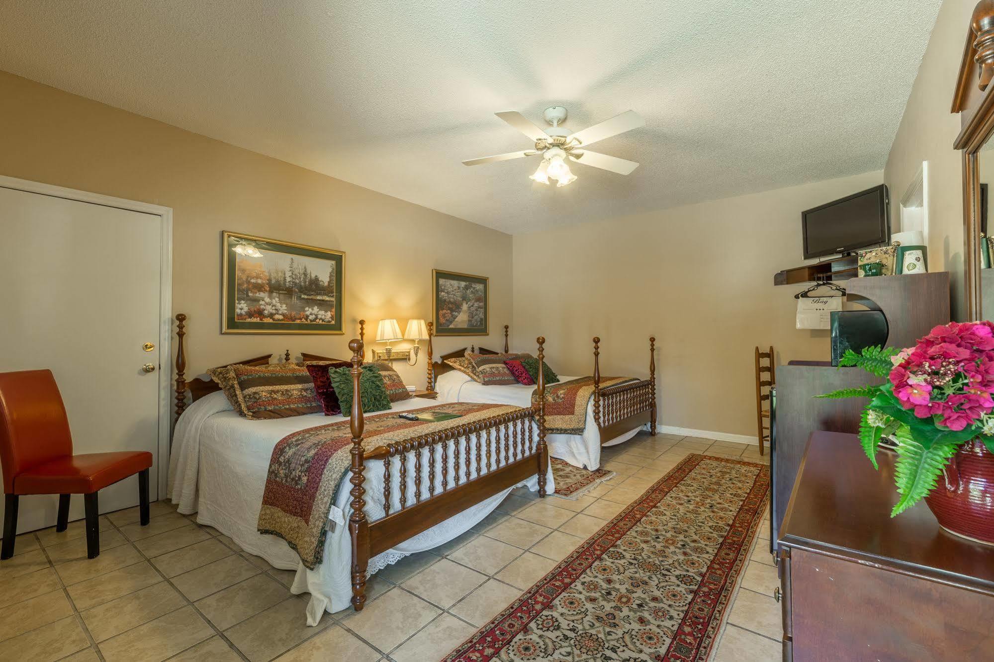 Hemlock Inn Blowing Rock Bagian luar foto