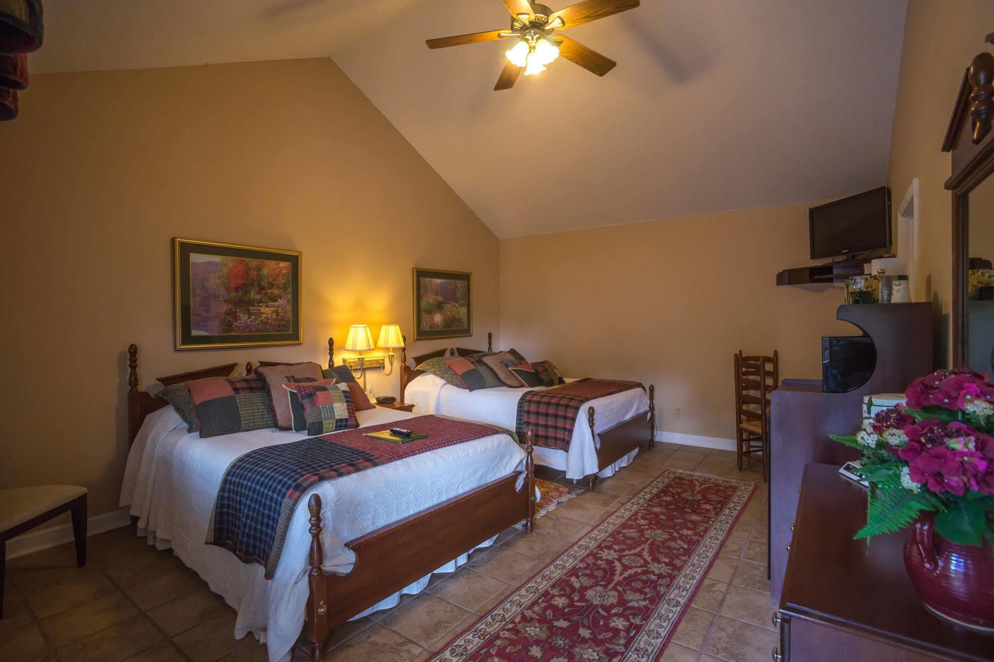 Hemlock Inn Blowing Rock Bagian luar foto